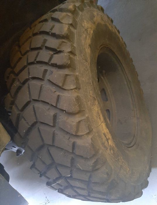 4 Pneus Usados 31-10.5 R15