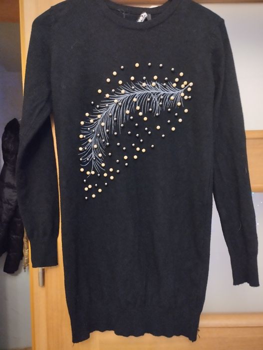 Dłuższy sweterek z perelkami