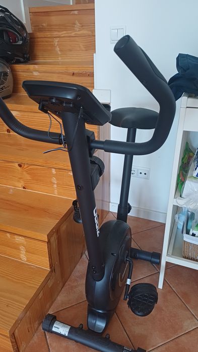 Bicicleta Estática magnética Zipro One S 8 níveis de resistência para cardio