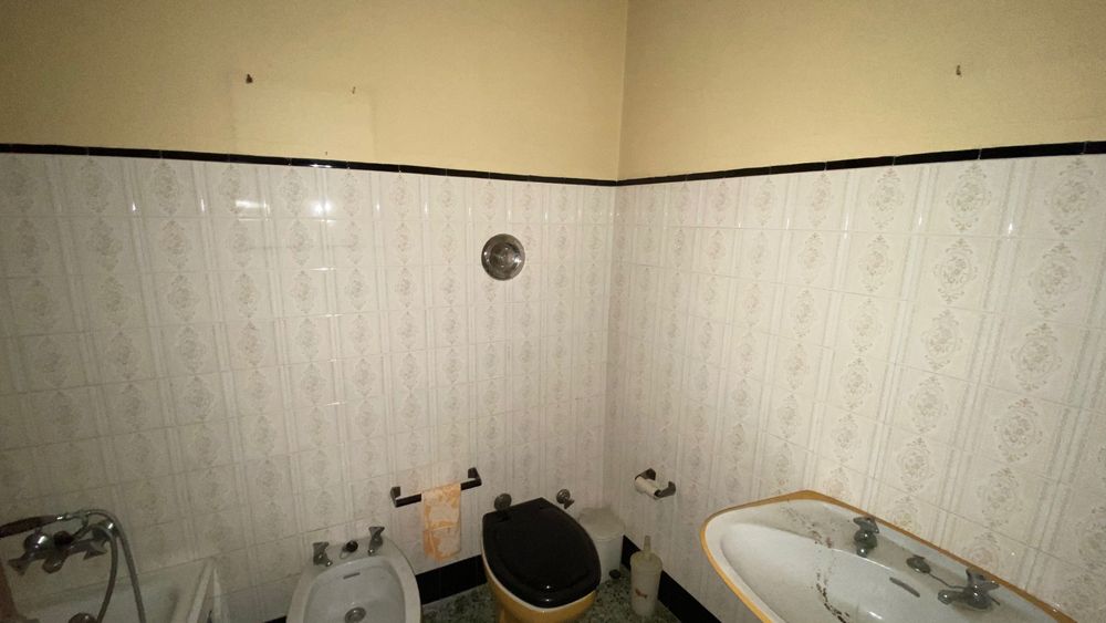 Moradia com 2 pisos independentes, garagem e quintal – Almeirim