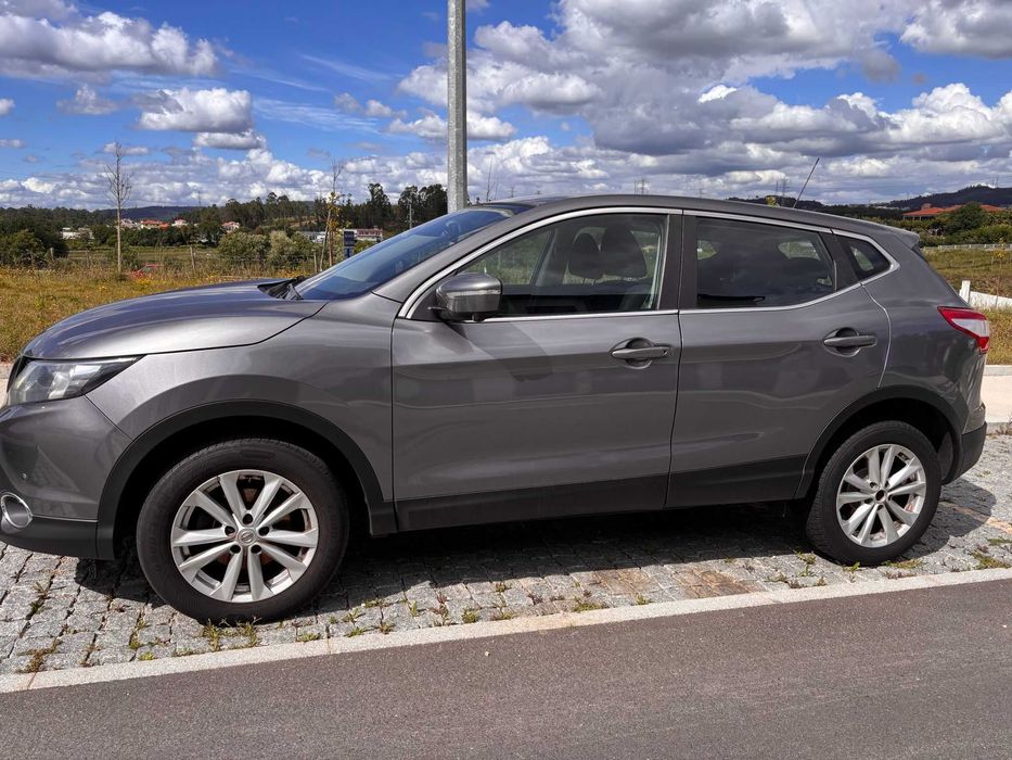 Nissan Qashqai 1.5 dCi Automático – Muito Estimado – 2016