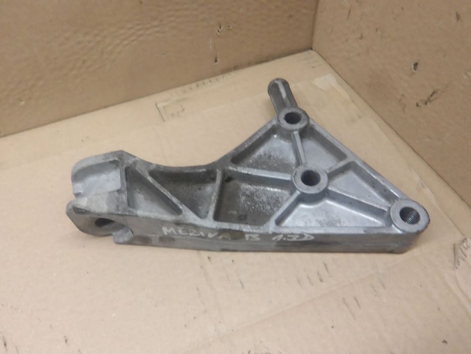 OPEL MERIVA B 10-13 1.3CDTI ŁAPA WSPORNIK SILNIKA 13247819