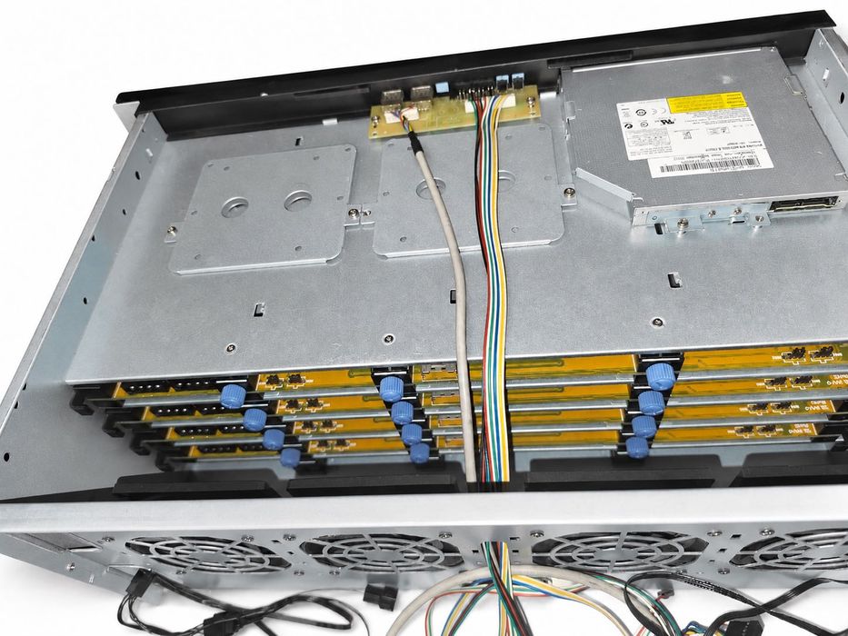 Kit Storage Rack 19" 20 Bays 16 Hot-Swap TrueNAS ZFS IT Mode