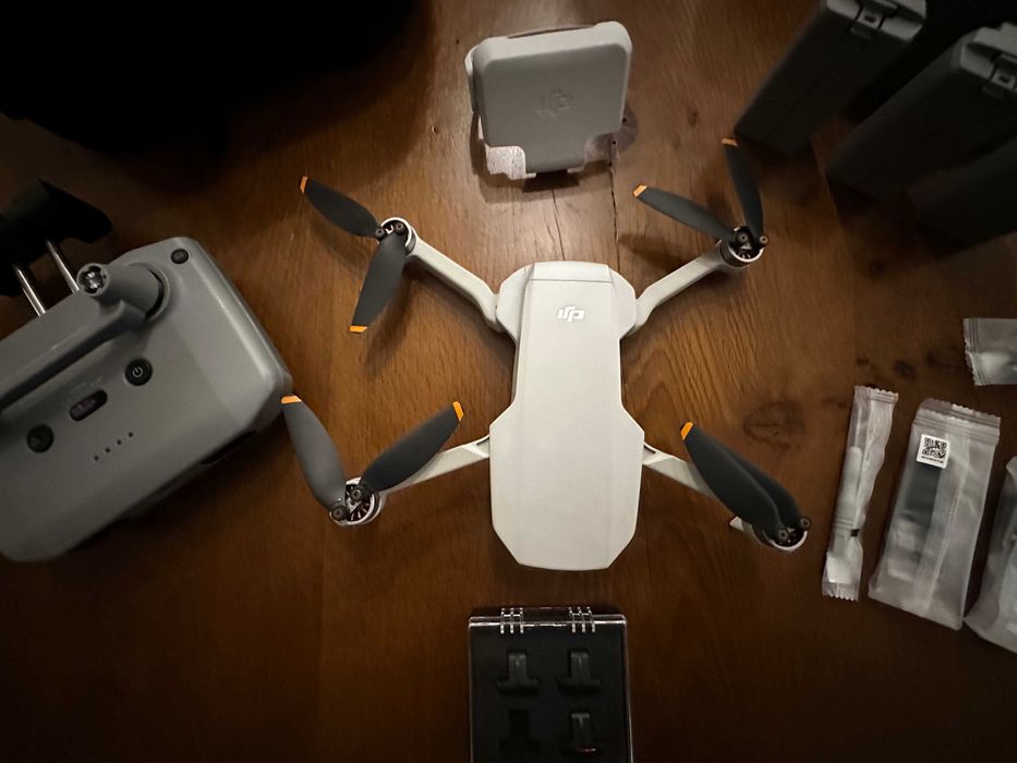 DJI MINI 2 - COMBO ( Muitos acessórios )