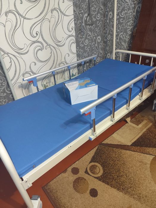 Медичне ліжко для лежачих хворих