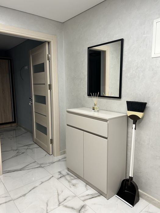 Здається 2-ох кімнатна квартира у центрі Міжгірʼя