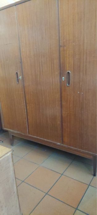 Roupeiro de 2 portas madeira escura