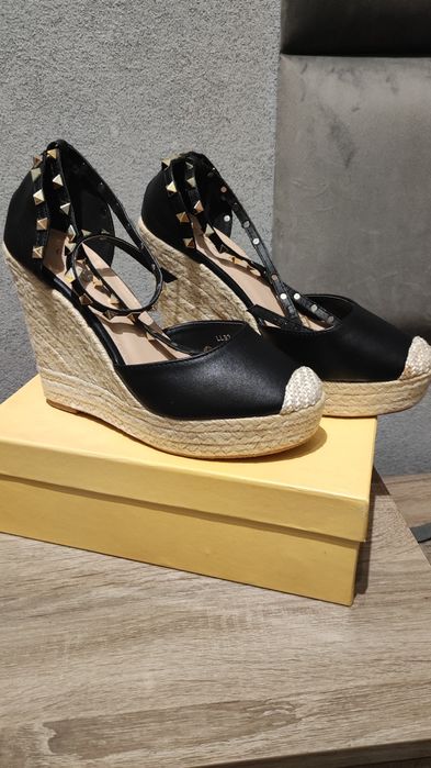 Buty damskie na koturnie