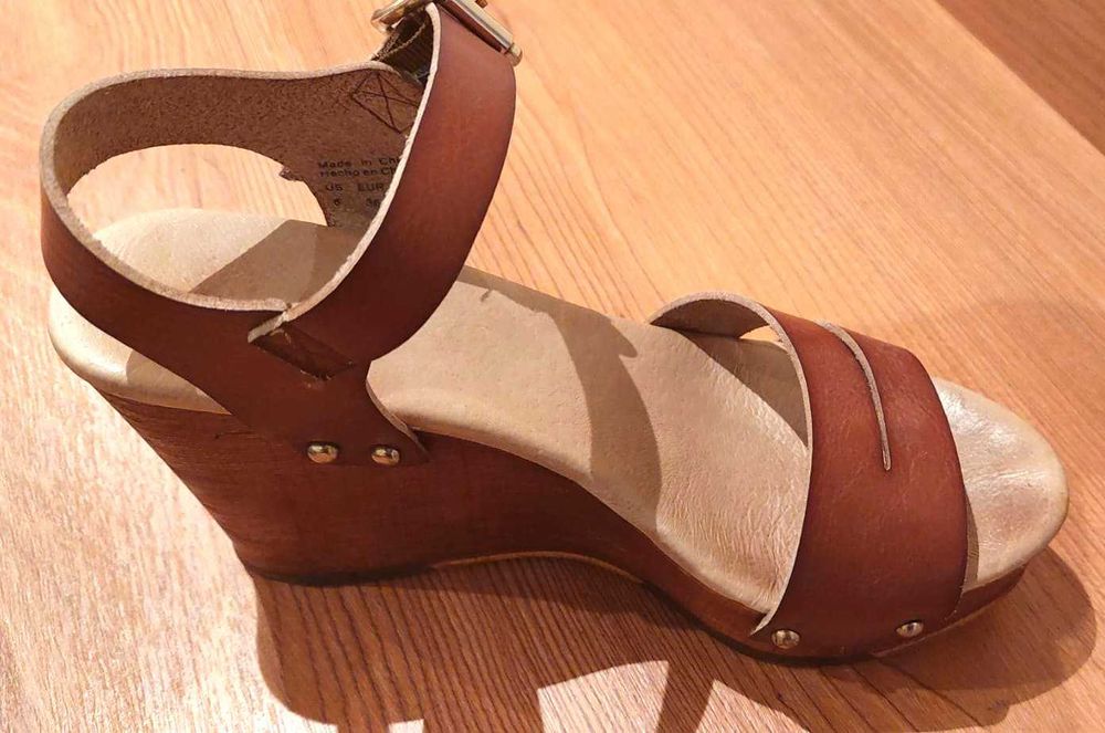 Sandálias de Cunha Marca Aldo