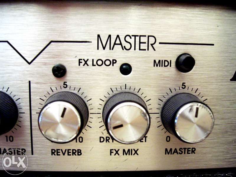 Amplificador de guitarra 120W com pré a valvulas