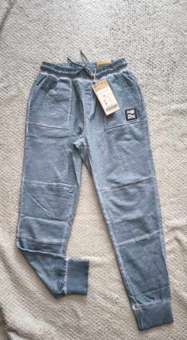 Nowe spodnie dresowe coccodrillo r. 140 regular