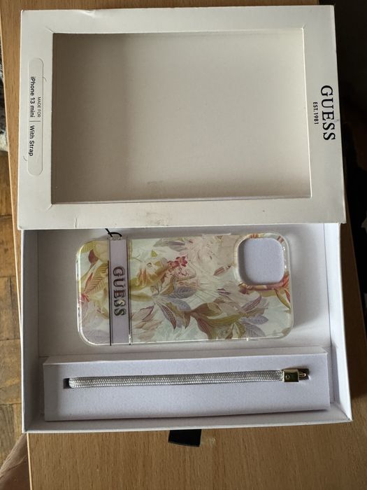 чехол Guess для iPhone 13 min. Новый!