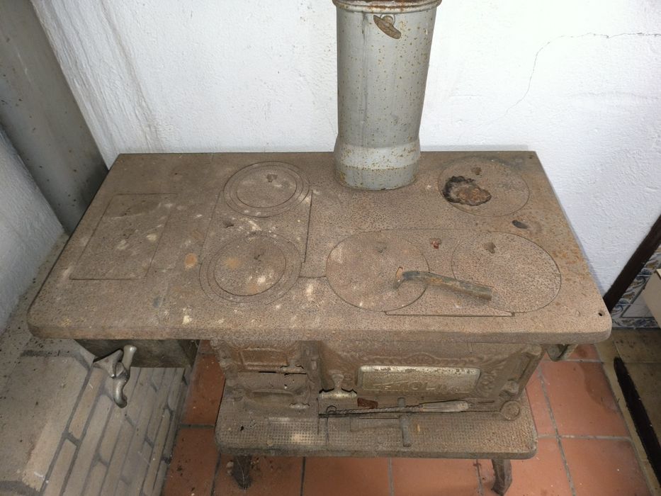 Fogão a lenha antigo