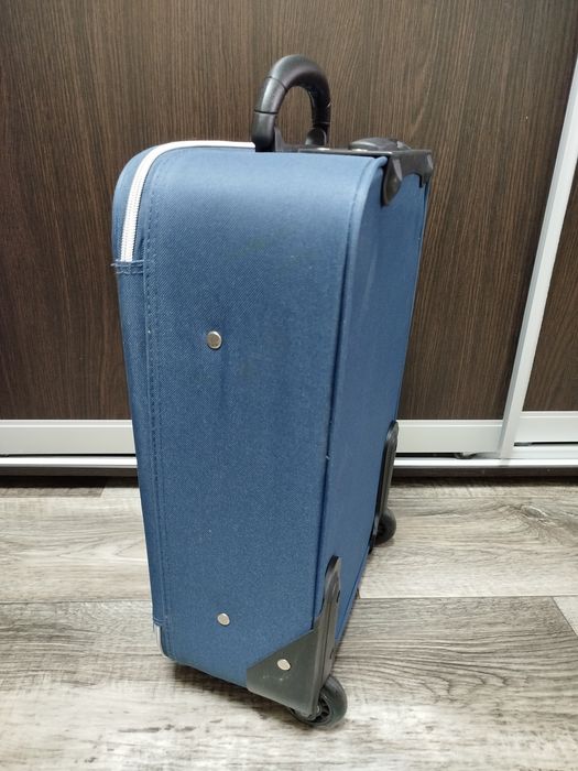 Продам новый чемодан