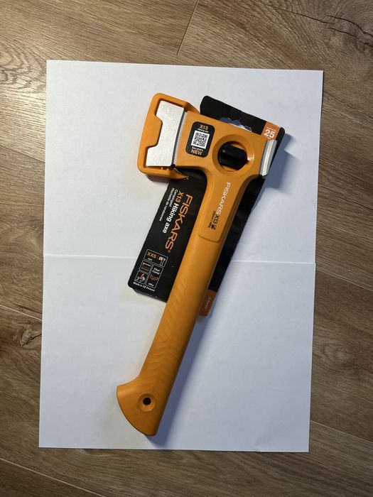 Сокира Fiskars X13
