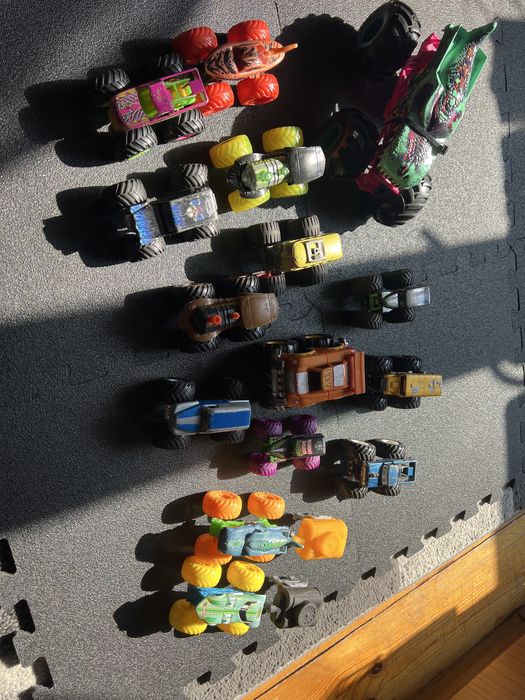 Hot Wheels Monster Truck 15 samochodów