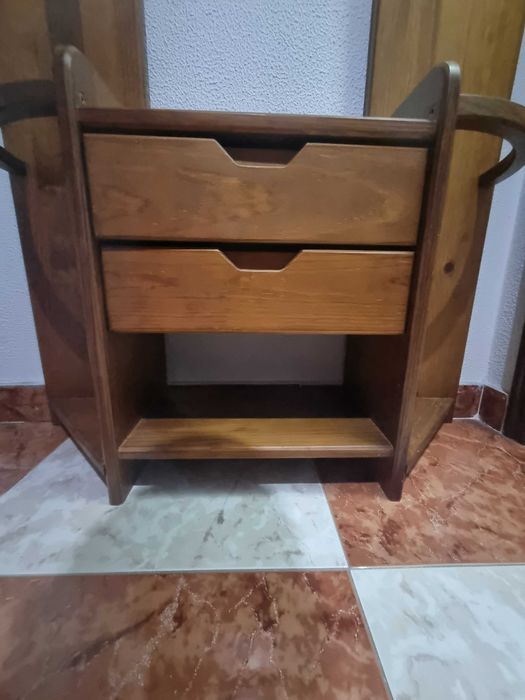 Móvel de entrada com cabide e gavetas