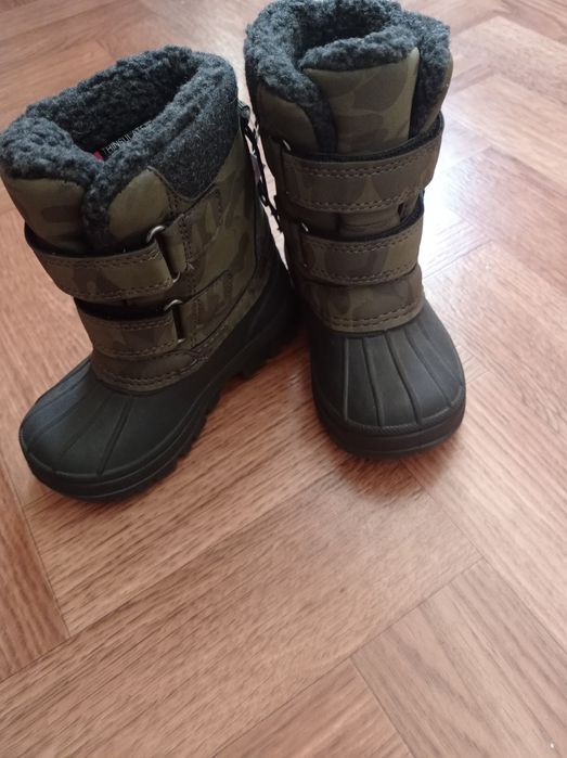 Теплі черевики для хлопчика нові