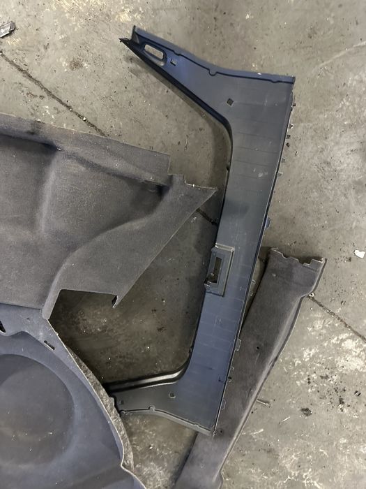 Wnętrze wykładzina bagażnika boczek mercedes w211