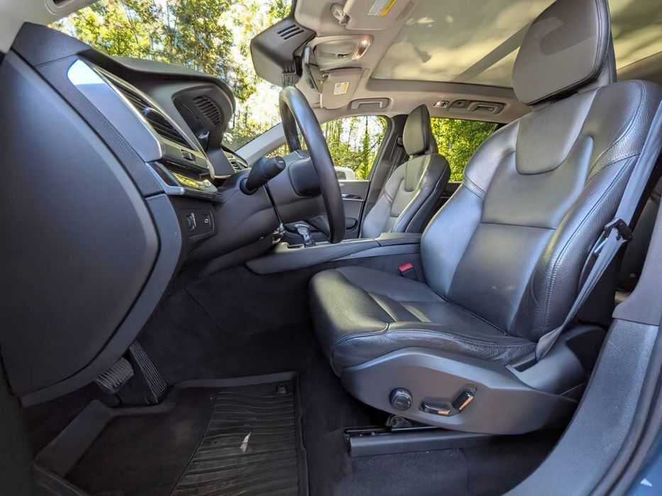 Volvo XC90      2019