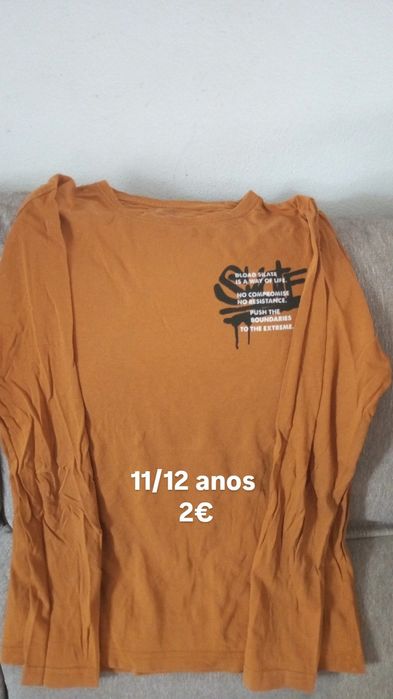 Roupa usada de rapaz