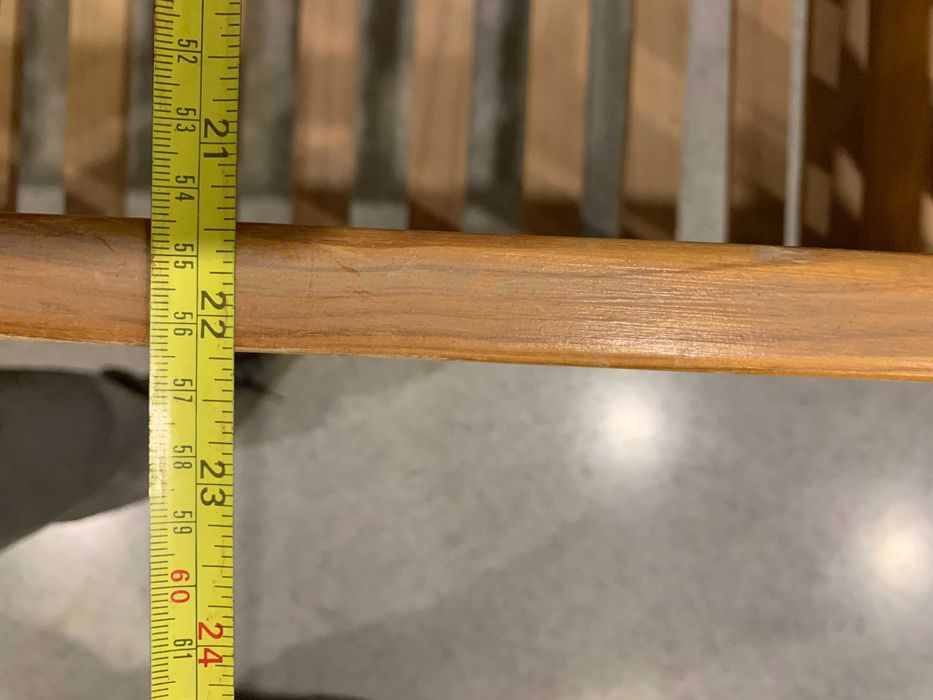 Berço antigo vintage de madeira pinho