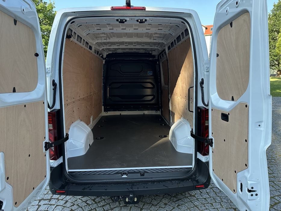 Wynajem Renault Master L4H2 z hakiem Nowy model Super wyposażony !!!