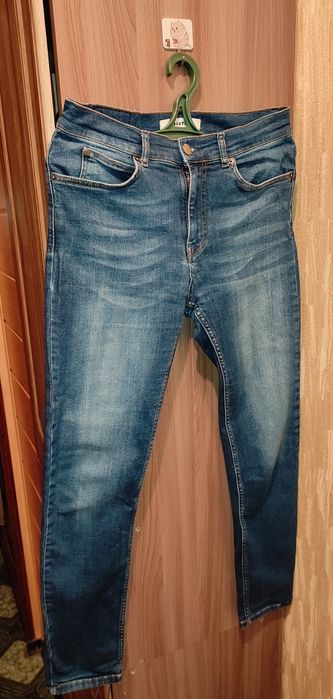 Джинси жіночі трохи завужені