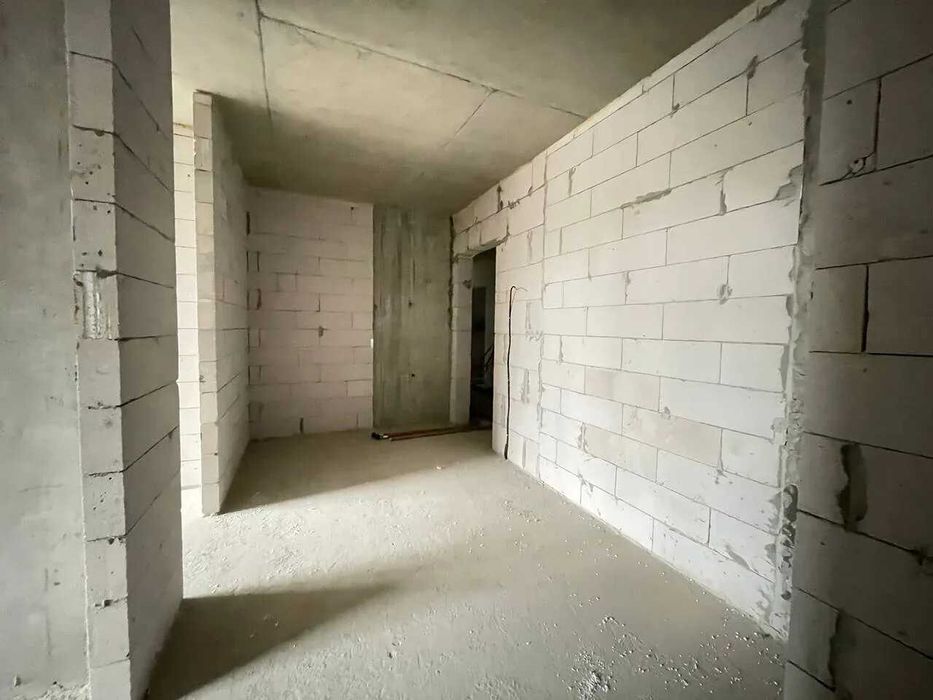 Здана двокімнатна квартира біля річки