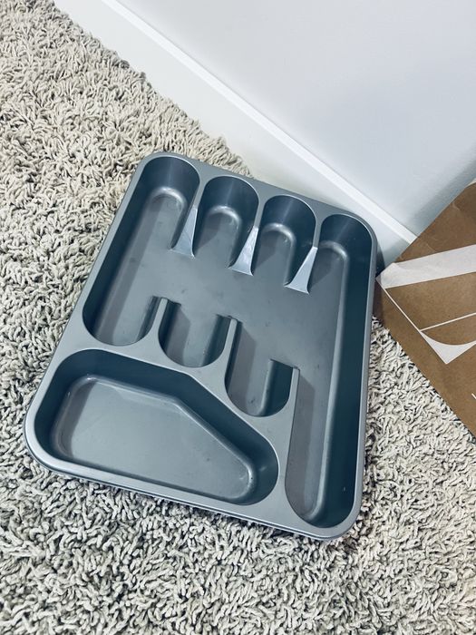 Piekna szary separator na sztucce do szuflady organizer