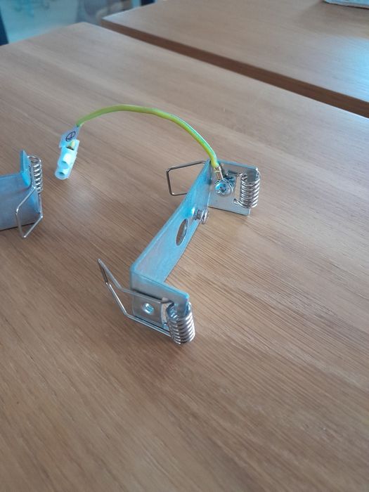 Zacisk sprężynowy klamra do opraw Led oprawka szt 4