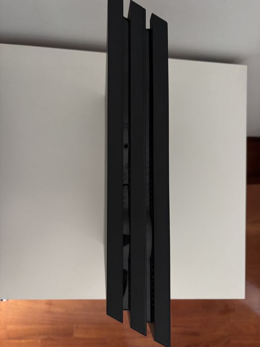 Ps4 pro em bom estado