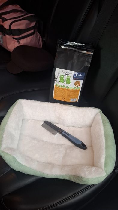 Лежанка, соєвий наповнювач, щітка, б/у