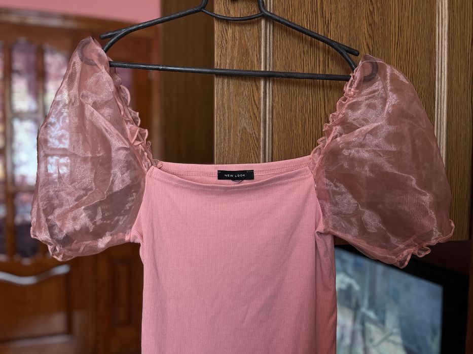 Топ з обємними широкими рукавами