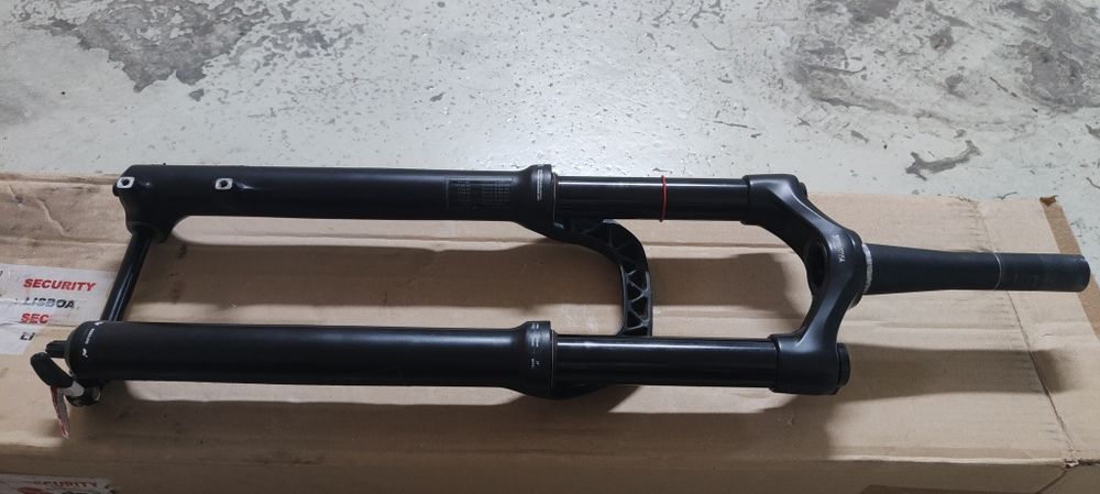 Suspensão frontal RockShox 35 Gold 150mm