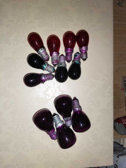 Світлодіоди (різні кольори); лампочки (220В/15Вт); мфс-1.: 10 грн ...