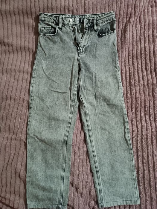 Джинси на дівчину