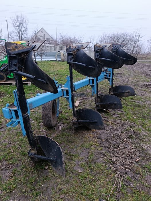 Продам плуг переворотний