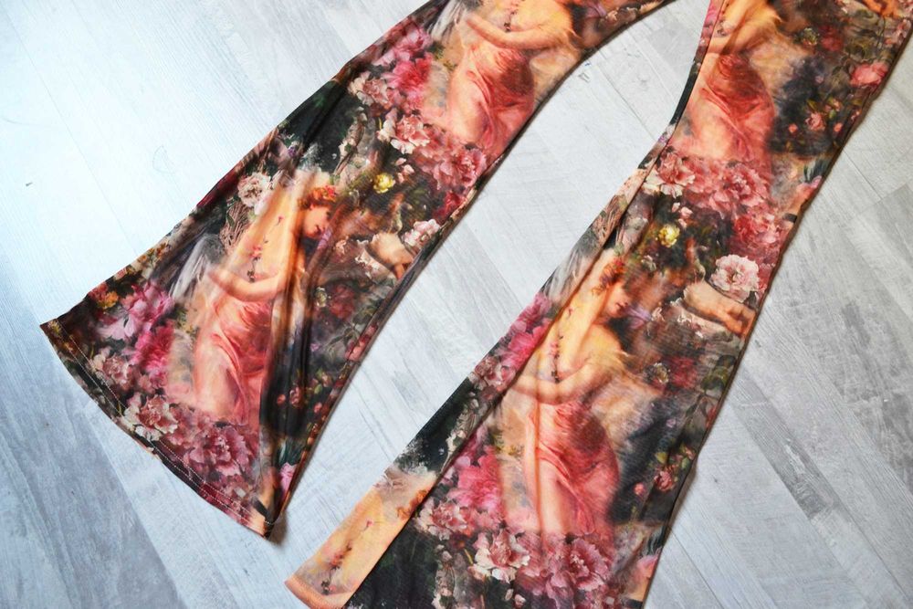 Spodnie dzwony malarski print Obraz malarstwo PrettyLittleThing S