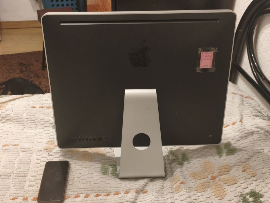 iMac 24 con marcas de uso atrás