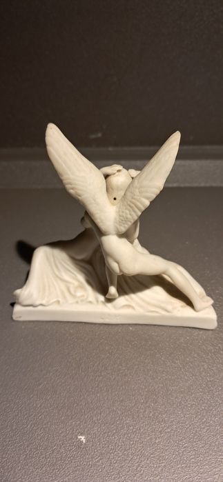 Réplica da  escultura "Amor e Alma"