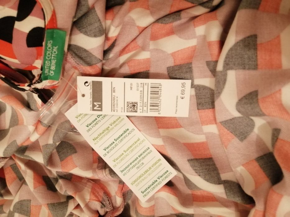 Vestido midi Benetton novo. Benetton