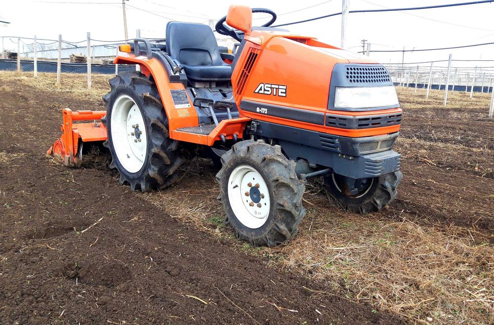 Вспашка земли минитрактором