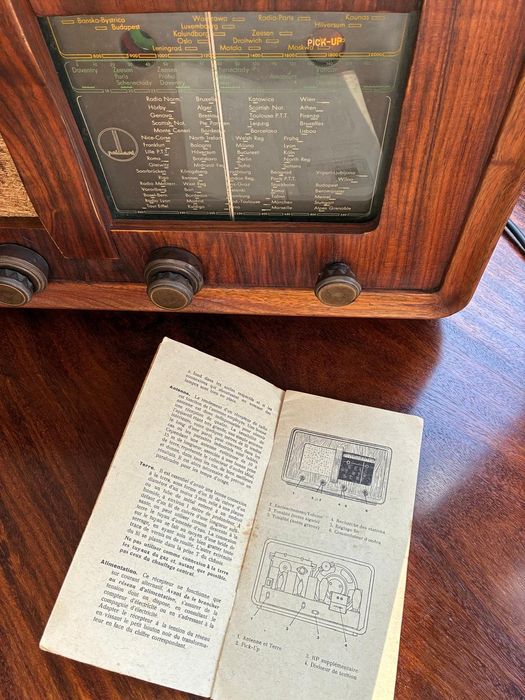 Rádio a válvulas 1939 Paillard Mod. 445