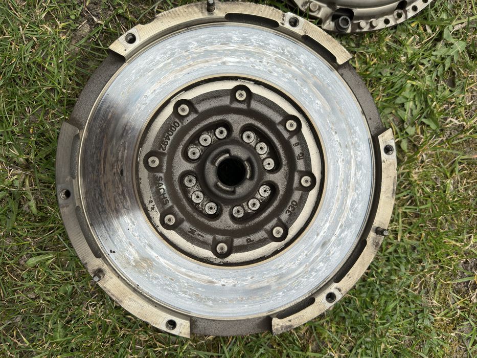 Kolo dwumasowe a4 b8 2.0 TDI  CJCD