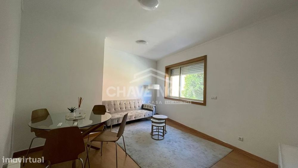 T2 c/ Varanda e Lugar de Garagem no Candal, Santa Marinha — Santa Marinha E São Pedro Da Afurada, Porto