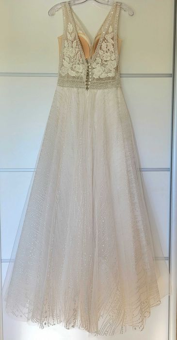 Suknia ślubna literka A