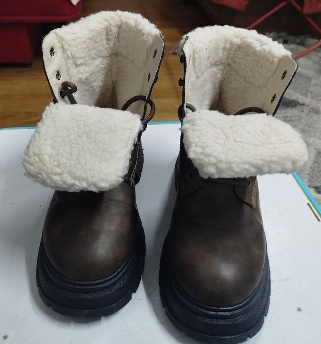 Buty zimowe trapery damskie r. 42  Ocieplane futerkiem  Jak NOWE