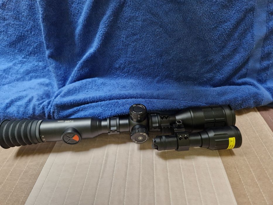 InfiRay TD50L wraz z doświetlaczem X-hog  940