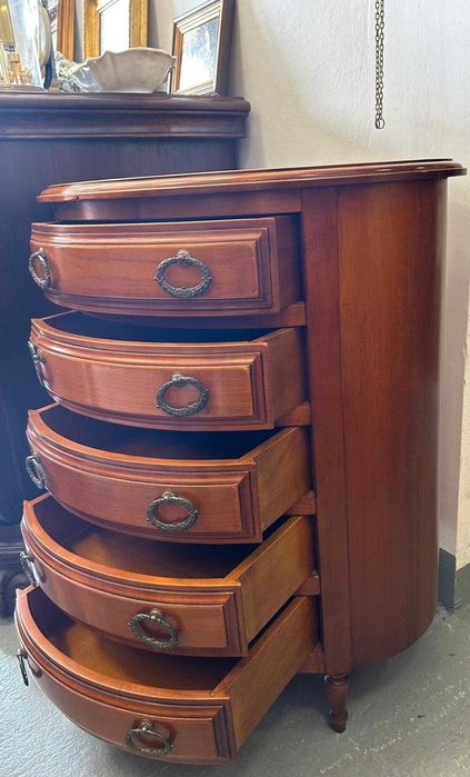 Stylowa owalna komoda z szufladami